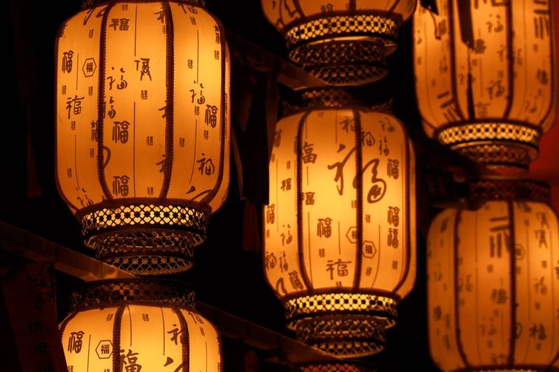 مصباح رمضان معدني مثمن